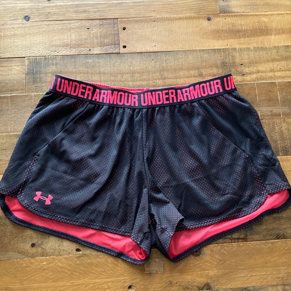 Under Armour Shorts, size M